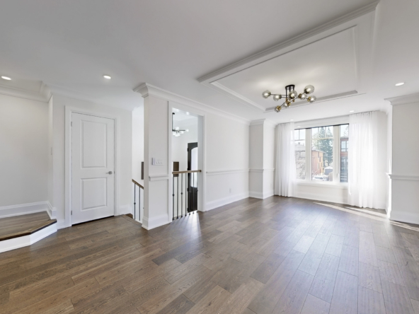 428B Valermo Drive - Main Open Concept Sun-Field Dining Living