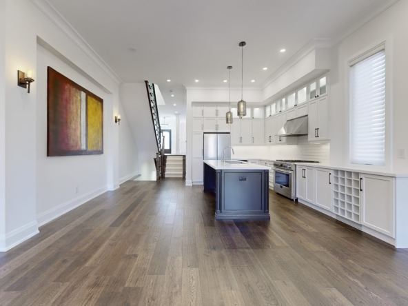 428B Valermo Drive - Main Open Concept Custom Gourmet Kitchen