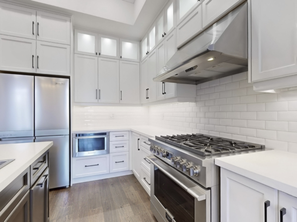 428B Valermo Drive - Custom Kitchen with Stainless Steel Appliances