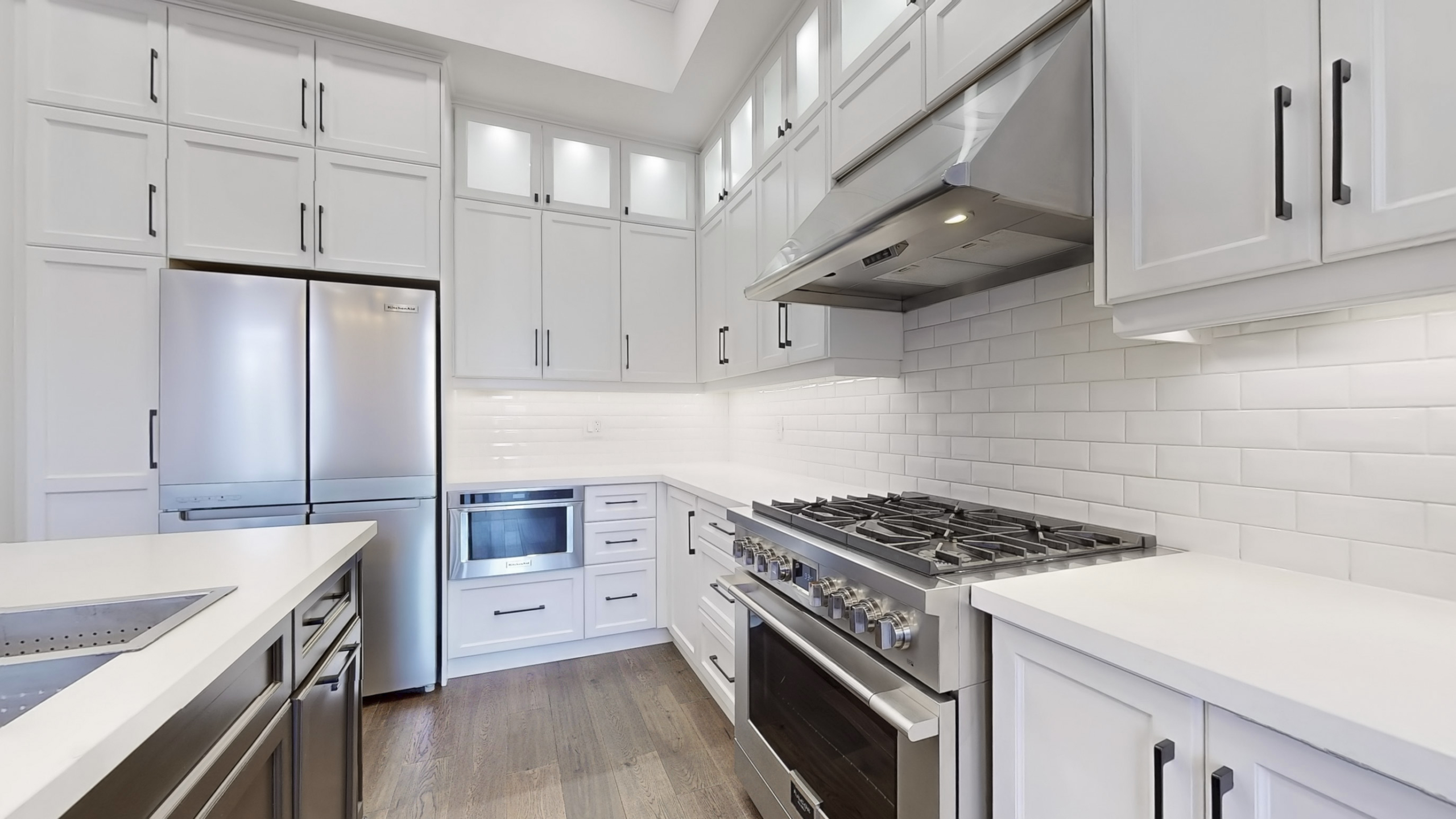 428B Valermo Drive - Custom Kitchen with Stainless Steel Appliances