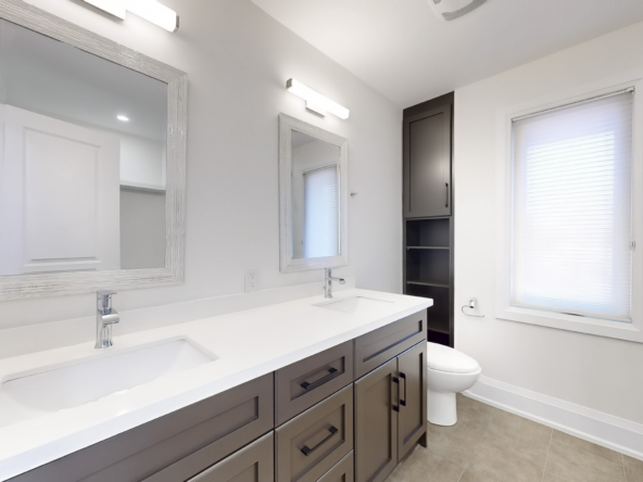 428B Valermo Drive - Primary Bathroom on Upper Level