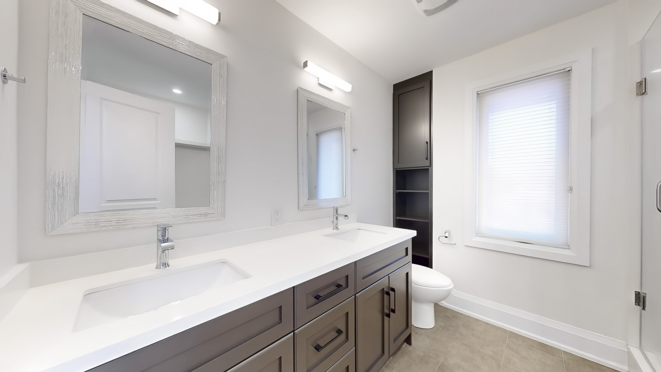 428B Valermo Drive - Primary Bathroom on Upper Level