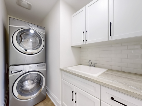 428B Valermo Drive - Laundry Room on Upper Level