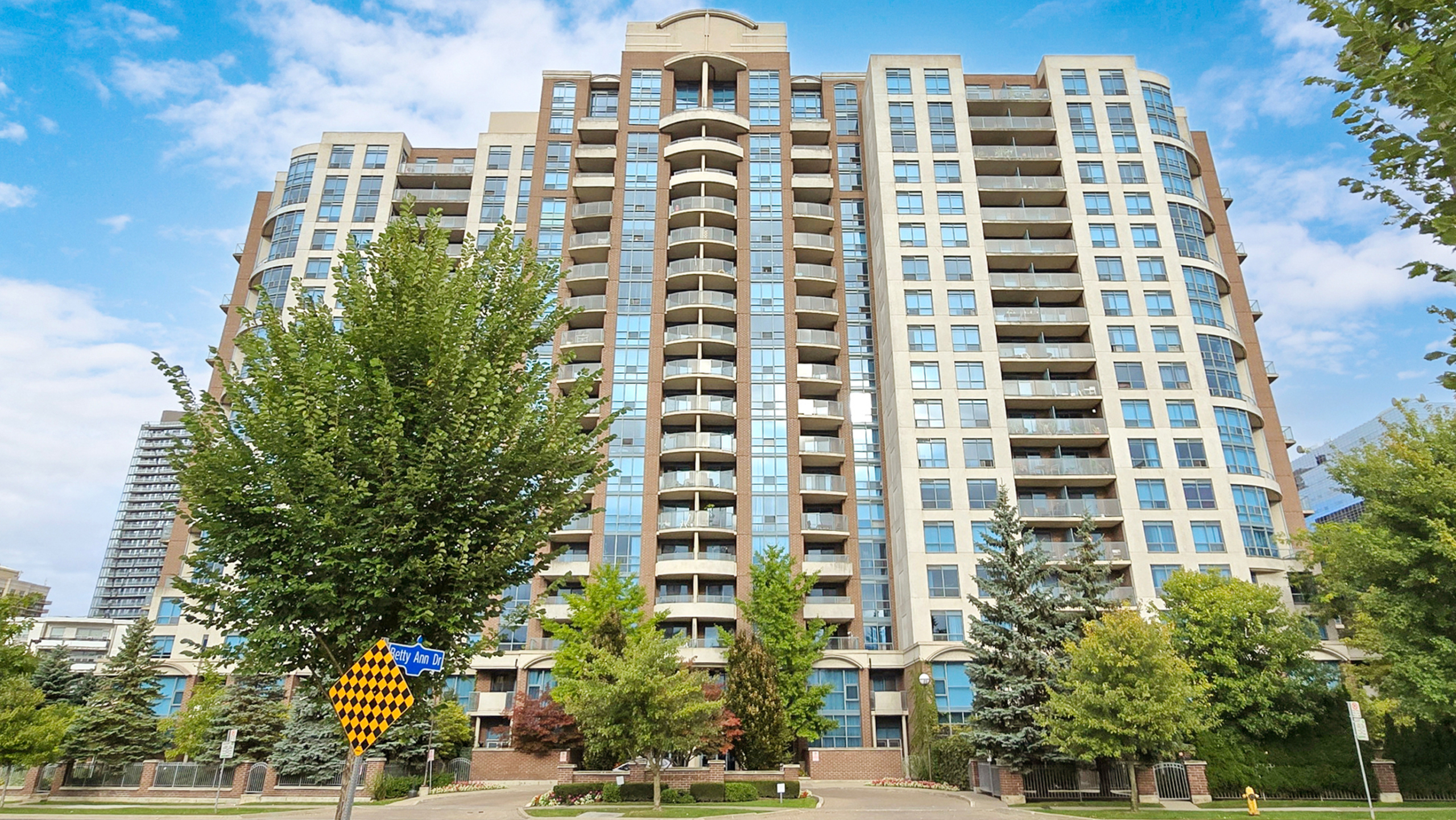 233 Beecroft Rd North York | Peninsula Place | A7RE